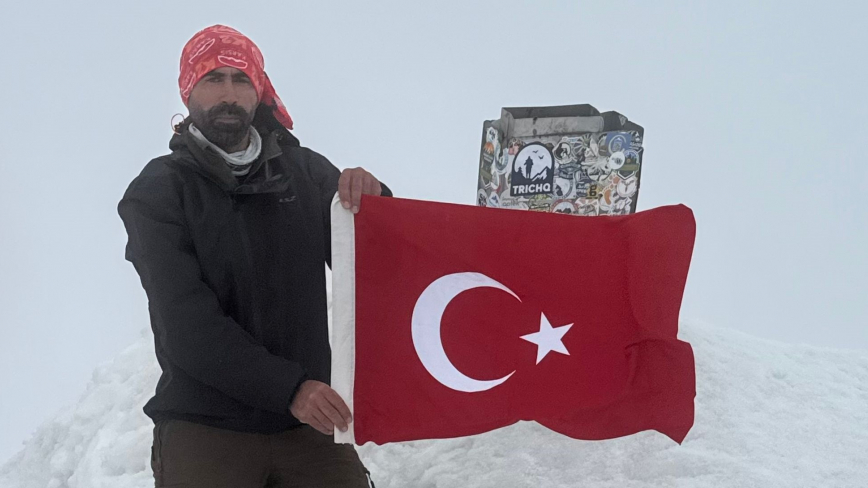 Tarık Aksakal’dan Ağrı Dağı’nda 30 Ağustos Zafer Bayramı Tırmanışı