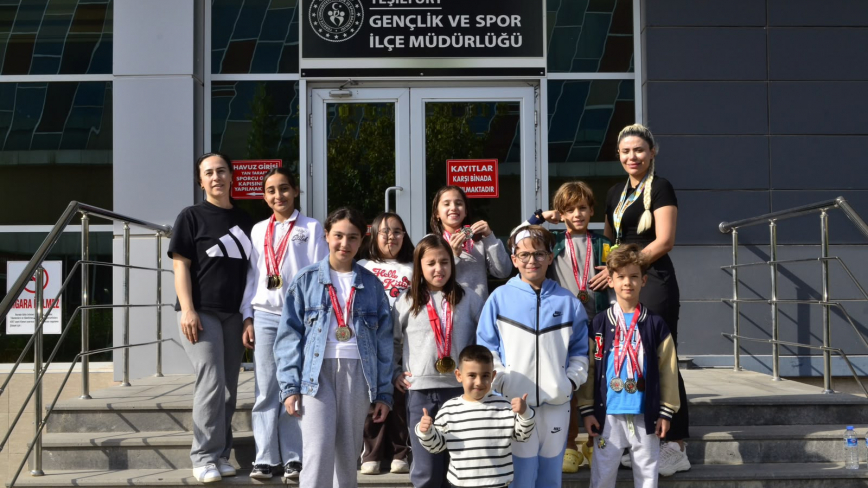 Elazığlı Sporcular Malatya Yüzme Şenlikleri’nde Başarı Gösterdi